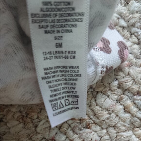 Cute yellow cat and flowers top bundle - Picture 11 of 11